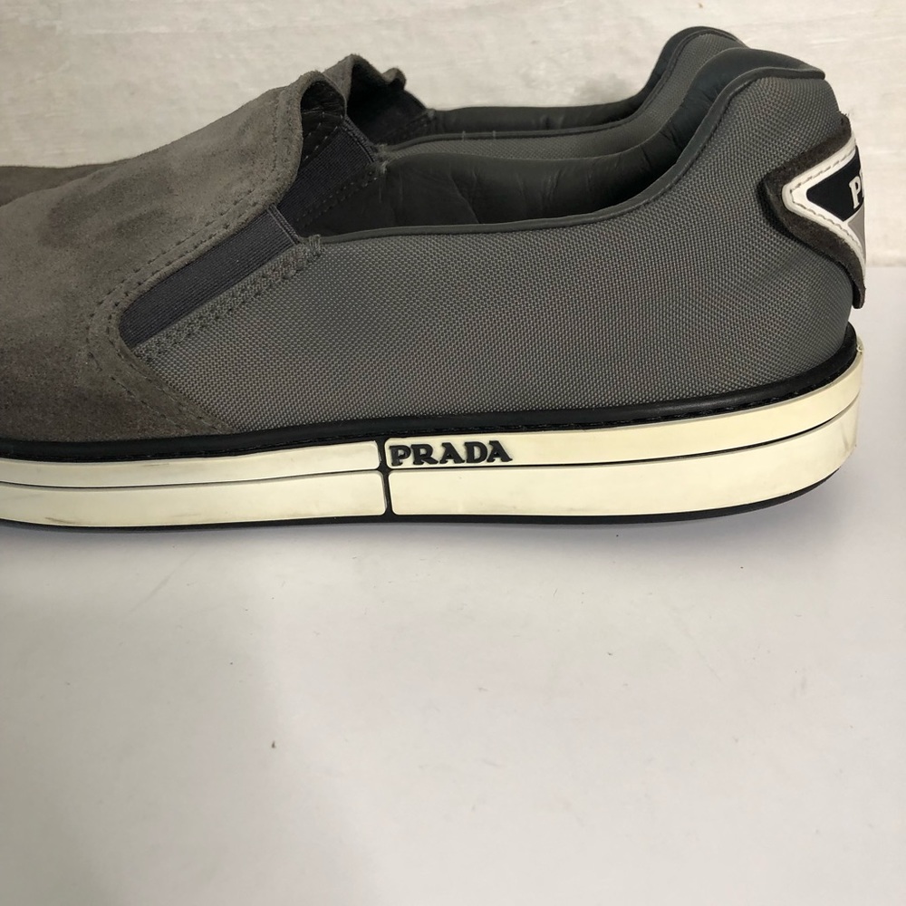 PRADA - Picture 4 of 8